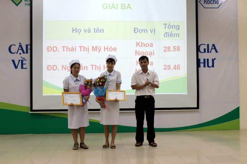 Hai Điều dưỡng Thái Thị Mỹ Hòe và Nguyễn Thị Hải đồng giải ba