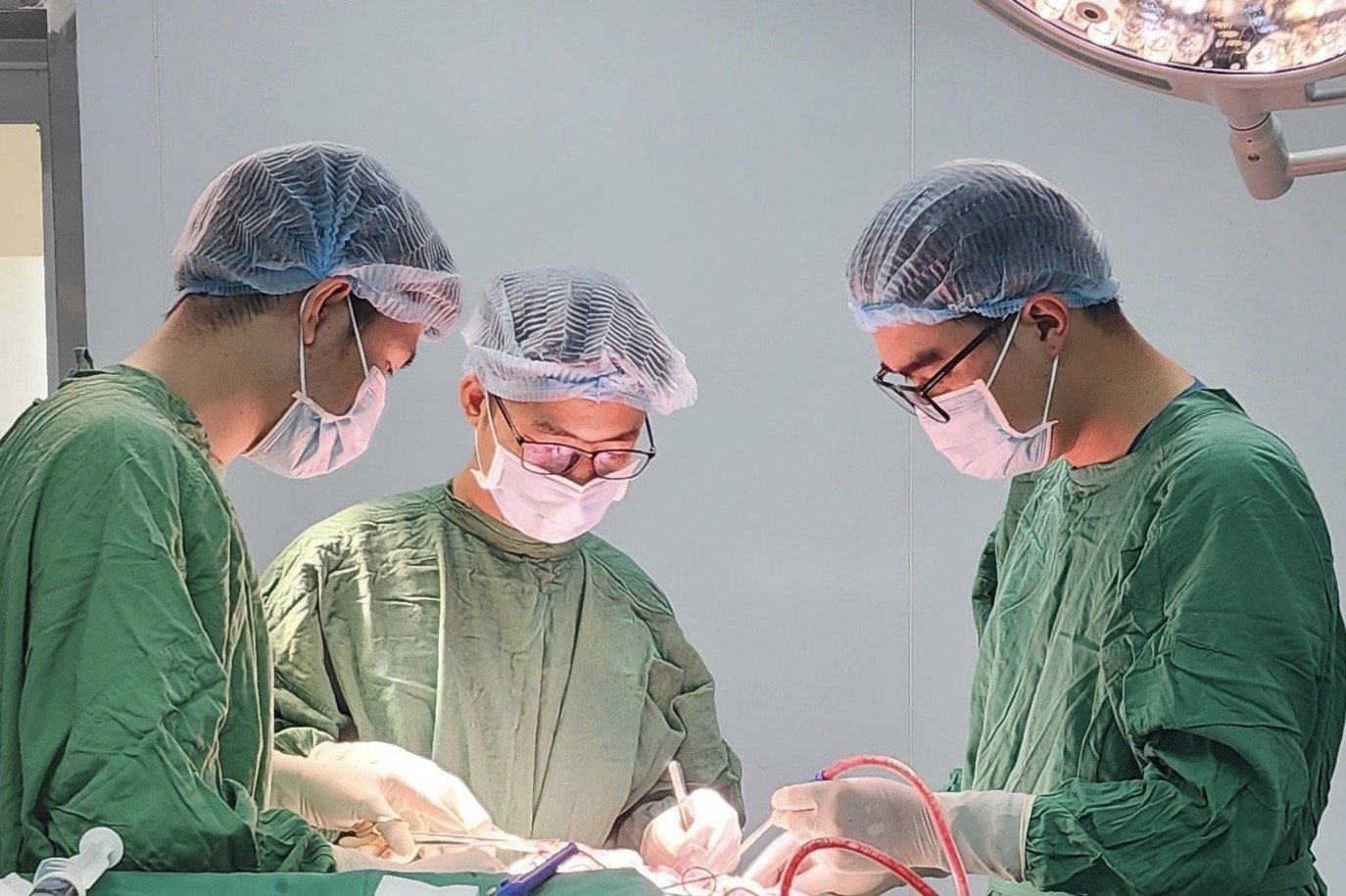 Phẫu Thuật Cấp Cứu Thành Công Bé Trai 10 Tháng Tuổi Bị Ngã Bể Lún Sọ