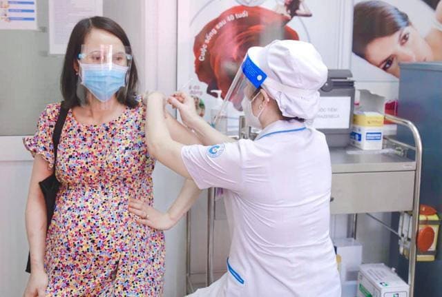 4 điều cần biết cho phụ nữ mang thai tiêm vaccine COVID-19