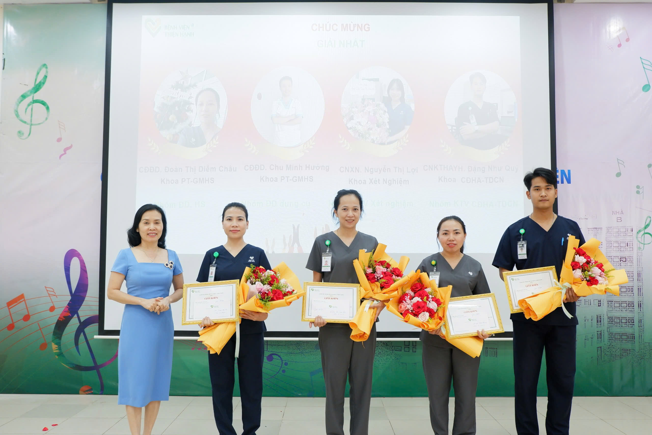 Các thí sinh đạt giải Nhất ở cả 4 nhóm trong cuộc thi tay nghề Điều dưỡng – Hộ sinh – Kỹ thuật viên năm 2024