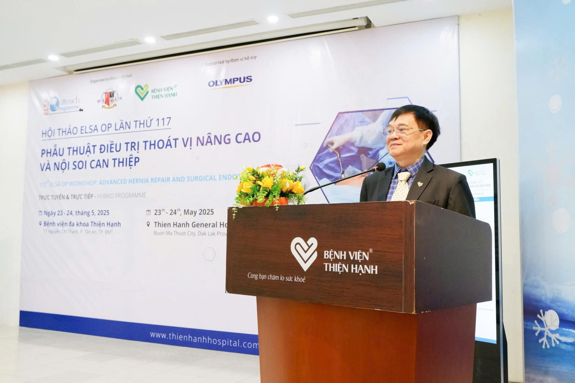 Đại diện lãnh đạo Bệnh viện đa khoa Thiện Hạnh phát biểu khai mạc hội thảo