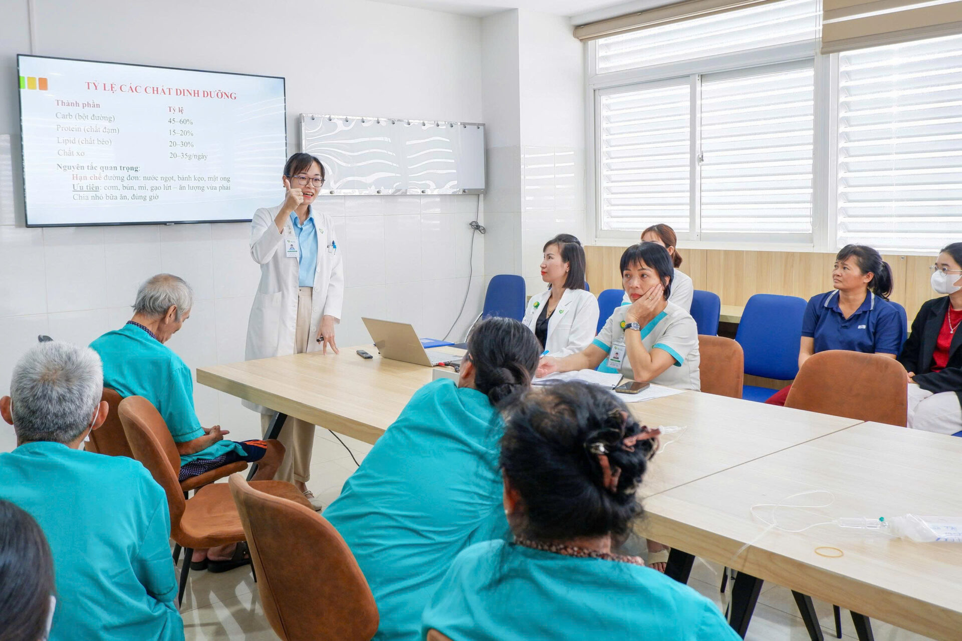 Lớp truyền thông thu hút đông đảo sự quan tâm của BN và người nhà