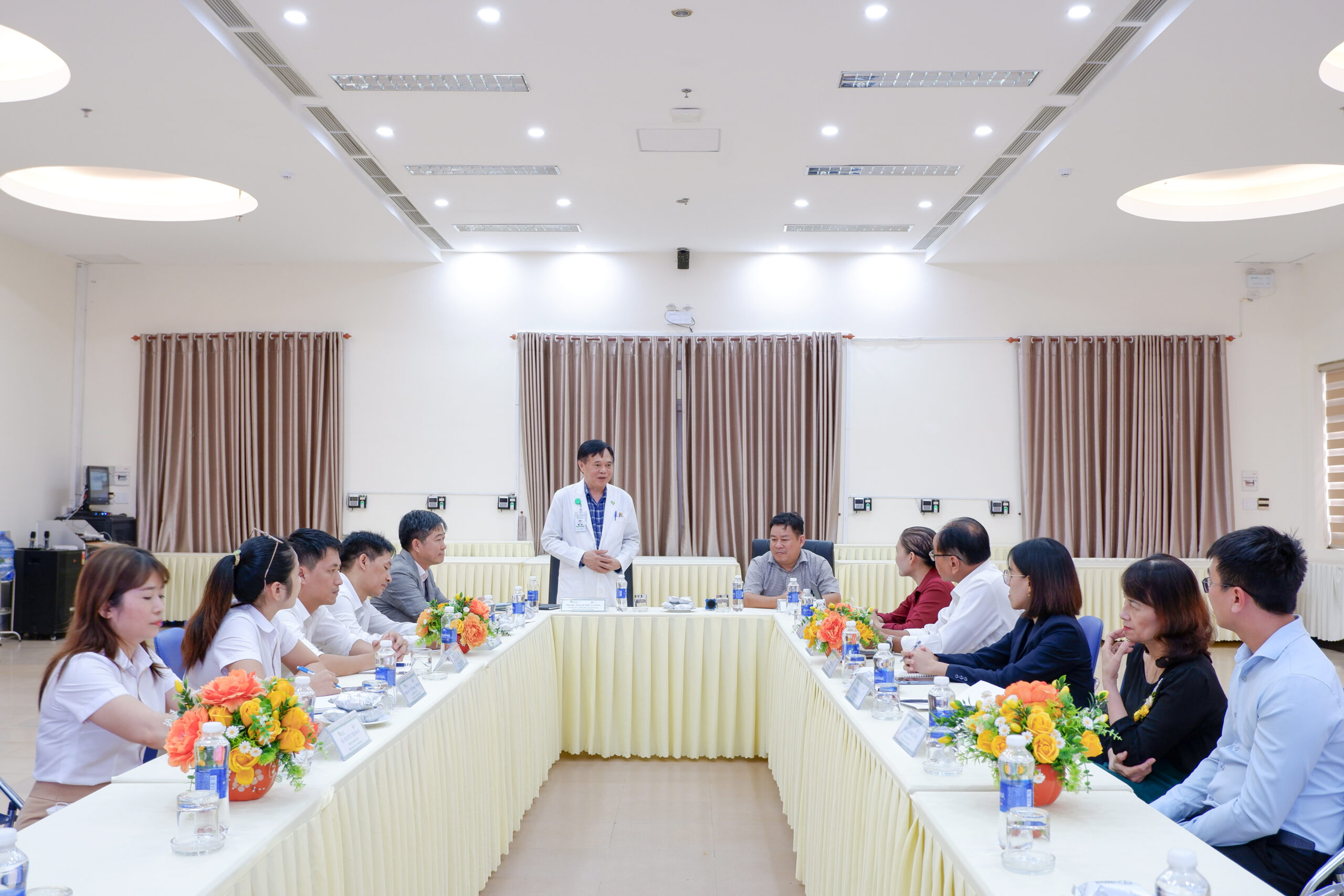 ThS.BS. Phạm Phú Cường – Phó Giám đốc Bệnh viện đa khoa Thiện Hạnh phát biểu chào mừng và trao đổi nội dung hợp tác
