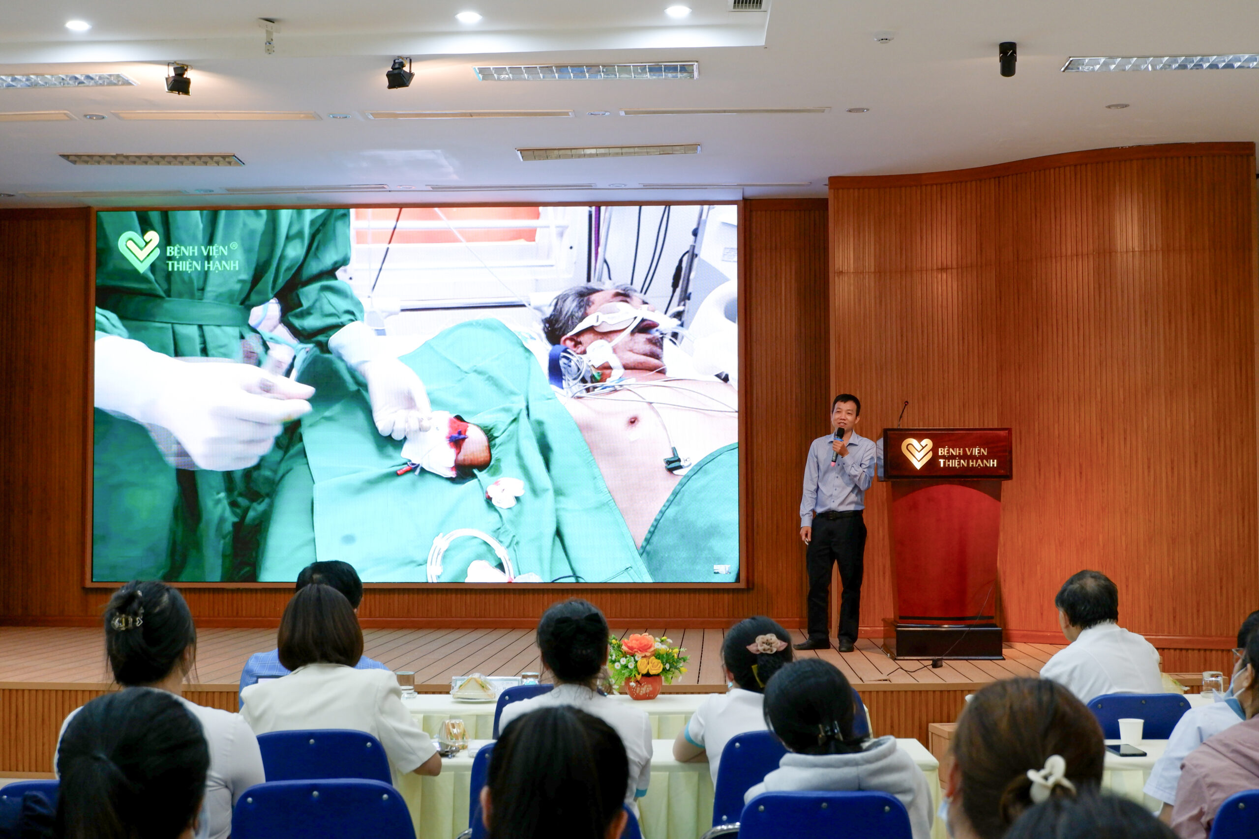ThS.BS. Huỳnh Khiêm Huy – Khoa Hồi sức Tích cực, BVĐK Tâm Anh trình bày chuyên đề tại hội thảo