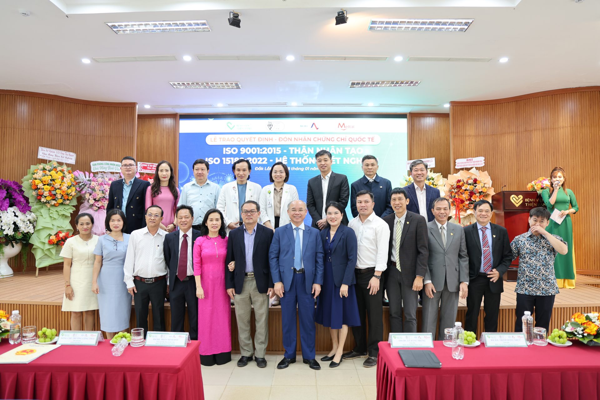 Các đại biểu tham dự chụp ảnh lưu niệm tại buổi lễ